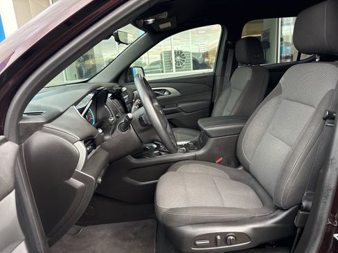 Used 2023 Chevrolet Traverse LT w/ Rear Camera Mirror Package image 21