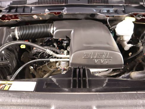 Used 2021 RAM 1500 Classic SLT image 18