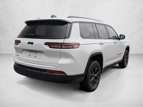Used 2025 Jeep Grand Cherokee L Altitude AWD/4WD image 5