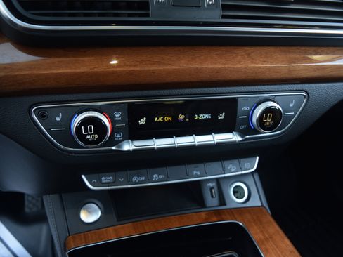 Used 2021 Audi Q5 Premium Plus image 11