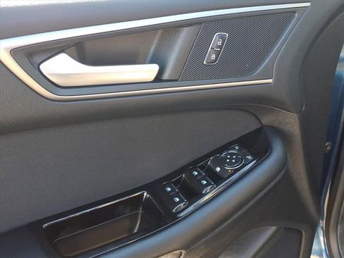 Used 2017 Ford Edge SEL image 4