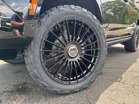 Used 2025 GMC Yukon AT4 Ultimate w/ LPO, Illumination Package image 2