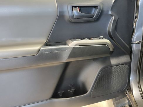 Used 2018 Toyota Tacoma SR5 image 29