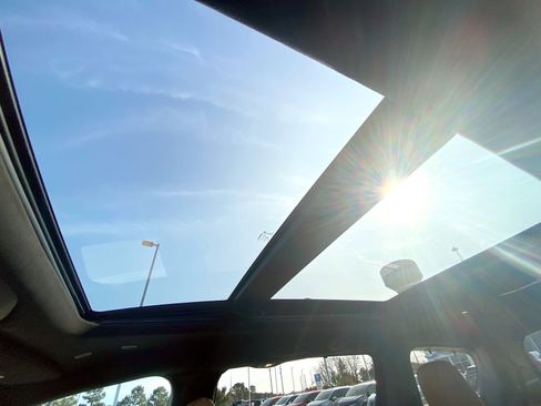 Used 2021 Chrysler Pacifica Pinnacle image 25