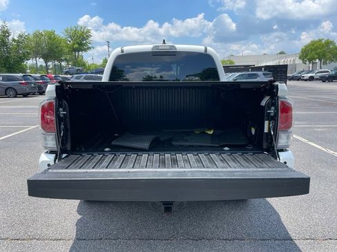 Used 2022 Toyota Tacoma TRD Sport w/ Technology Package RWD image 41