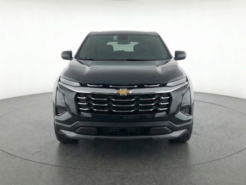 Used 2025 Chevrolet Equinox LT FWD image 2