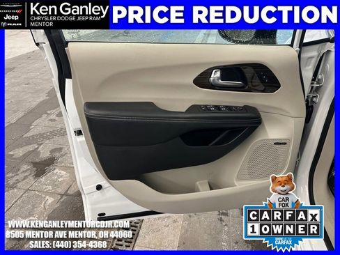 Certified 2023 Chrysler Pacifica Limited w/ Uconnect Theater Family Group image 11