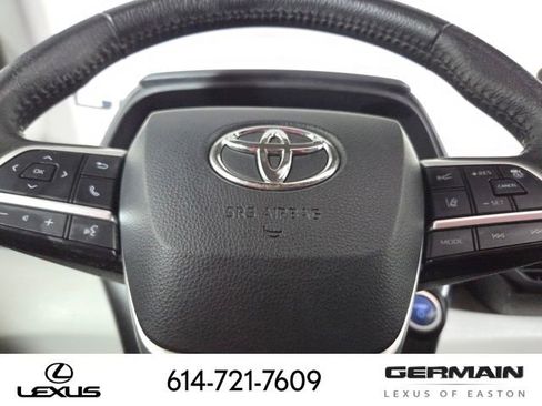 Used 2021 Toyota Sienna XLE FWD image 25