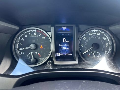 Certified 2022 Toyota Tacoma TRD Off-Road AWD/4WD image 18