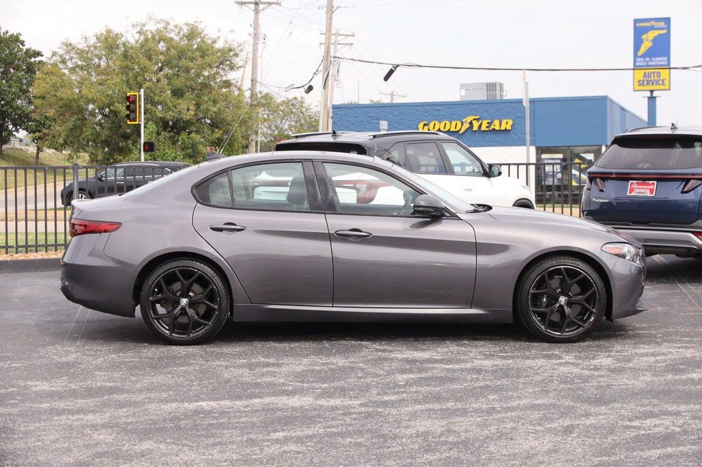 Used 2019 Alfa Romeo Giulia AWD image 5