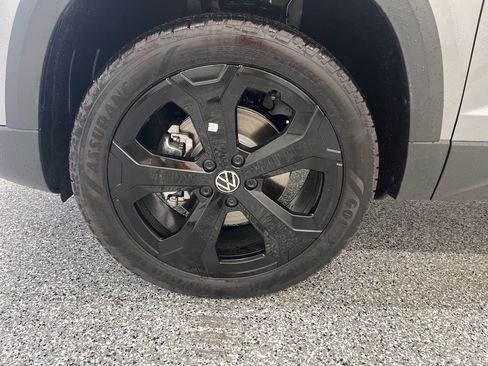 New 2026 Volkswagen Taos SEL image 15