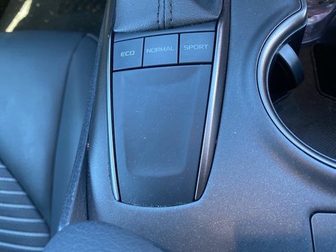 Used 2024 Toyota Camry SE image 16