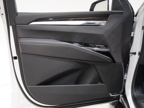 Used 2025 Cadillac Escalade Premium Luxury image 17