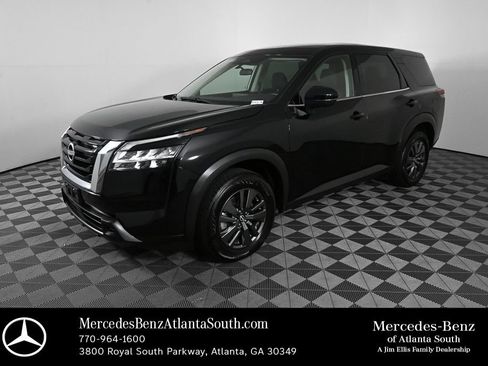 Used 2022 Nissan Pathfinder S FWD image 1