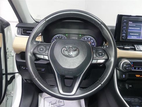 Used 2019 Toyota RAV4 XLE Premium image 30