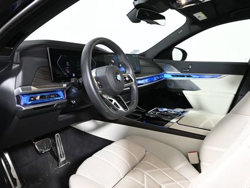 Used 2023 BMW 760i xDrive w/ Executive Package AWD/4WD image 4