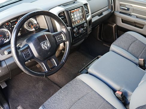 Used 2019 RAM 1500 Classic SLT w/ Luxury Group image 8