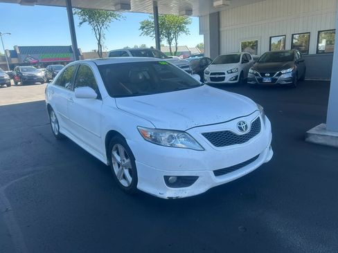 Used 2011 Toyota Camry SE w/ SE Extra-Value Pkg #1 FWD image 2