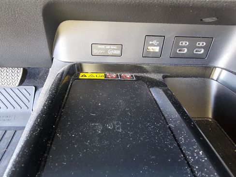 Used 2025 Toyota Camry LE w/ Convenience Package image 31