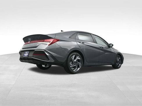 Used 2025 Hyundai Elantra Sport FWD image 36