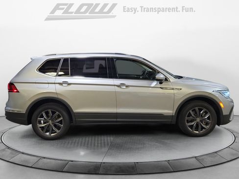 Certified 2023 Volkswagen Tiguan SE w/ Panoramic Sunroof Package FWD image 10