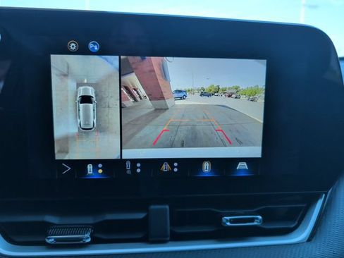 Used 2025 Chevrolet Equinox LT w/ Safety and Technology Package FWD image 19