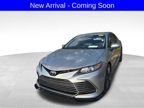 Used 2022 Toyota Camry LE image 2