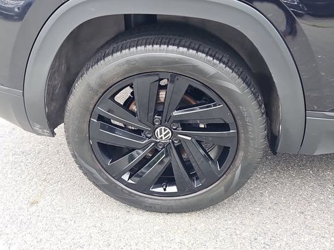 Used 2023 Volkswagen Atlas Cross Sport SE w/ Panoramic Sunroof Package AWD/4WD image 9