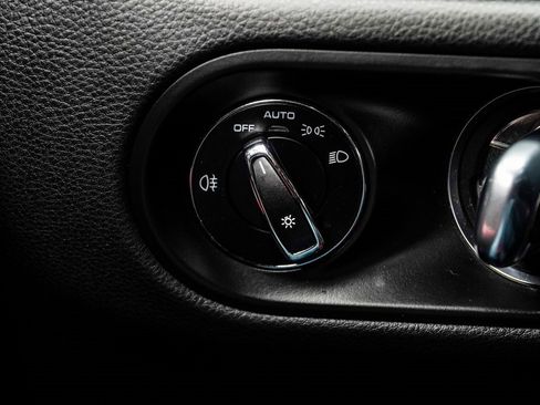 Used 2022 Porsche Macan S w/ Premium Package Plus image 37