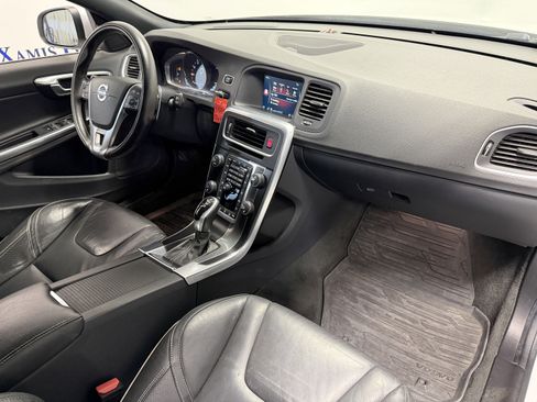 Used 2017 Volvo V60 T6 R-Design Platinum w/ Climate Package image 10