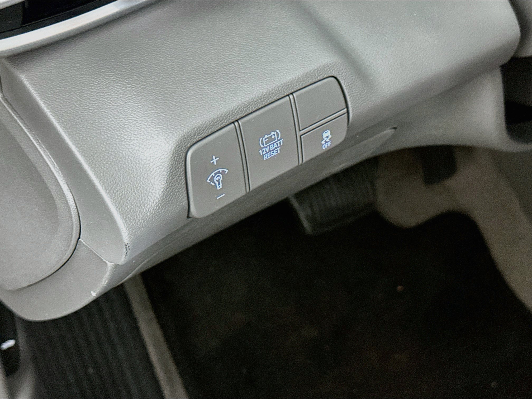 Used 2025 Hyundai Elantra Hybrid FWD image 17