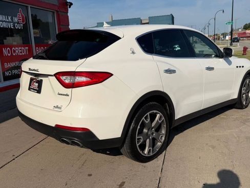 Used 2017 Maserati Levante AWD/4WD image 10