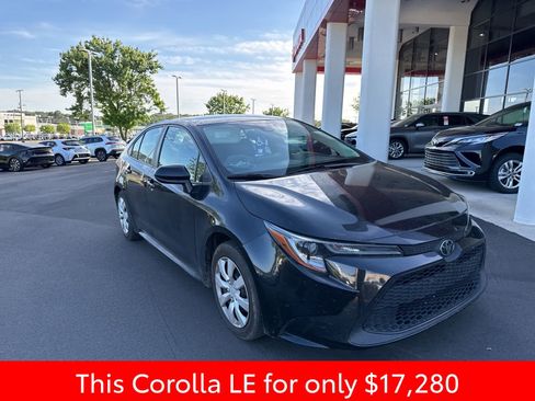 Used 2022 Toyota Corolla LE image 3
