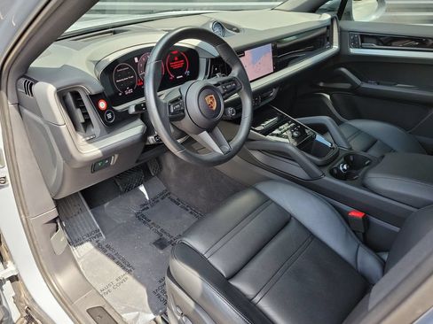 Certified 2024 Porsche Cayenne Coupe AWD/4WD image 4
