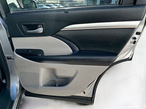 Used 2016 Toyota Highlander XLE image 31