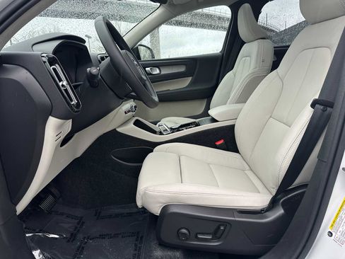 New 2026 Volvo XC40 B5 Plus w/ Protection Package Premier image 19