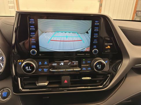 Used 2022 Toyota Highlander XLE image 31