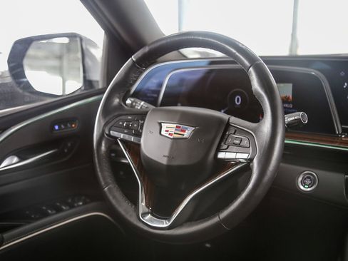 Used 2022 Cadillac Escalade Premium Luxury RWD image 16