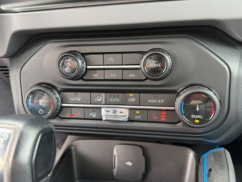 Used 2022 Ford Bronco Black Diamond AWD/4WD image 32