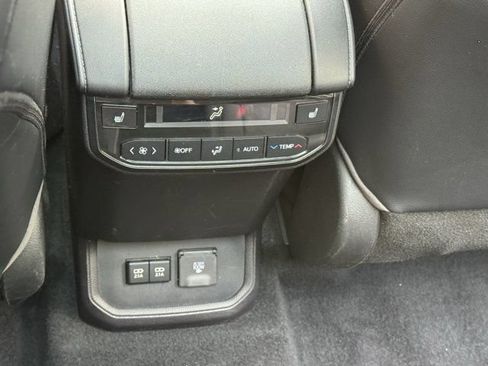 Used 2020 Toyota Highlander Platinum AWD/4WD image 25