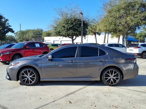 Used 2024 Toyota Camry SE image 4