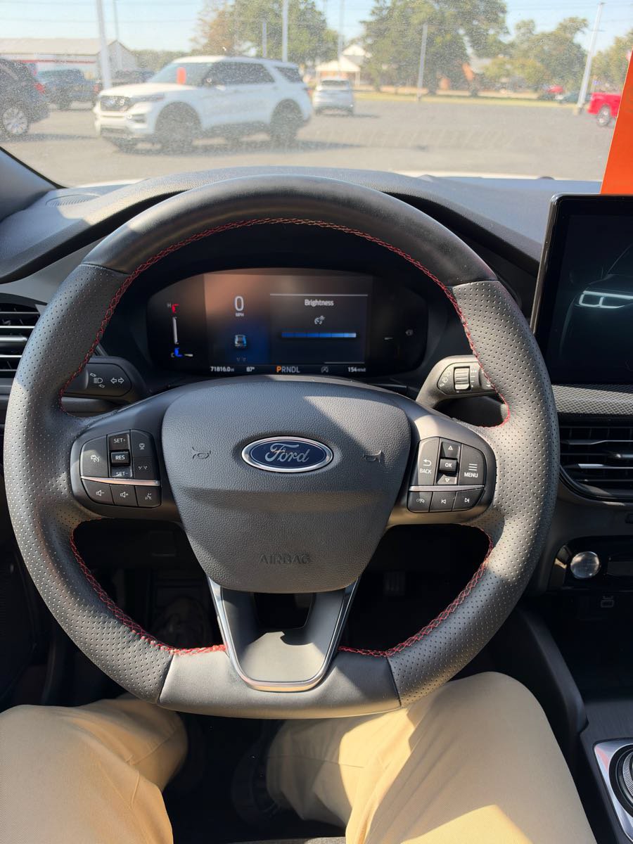 Used 2025 Ford Escape ST-Line w/ Tech Pack #1 AWD/4WD image 13