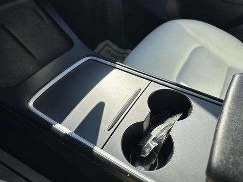 Used 2021 Tesla Model Y Long Range image 22