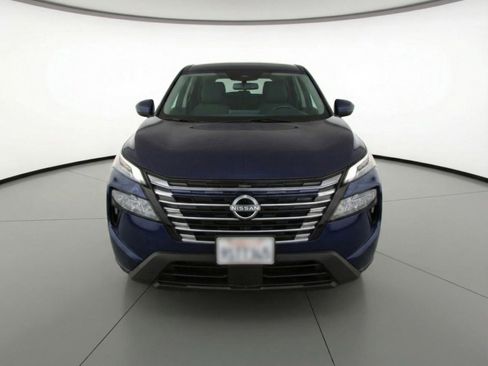 Used 2025 Nissan Rogue SV FWD image 2