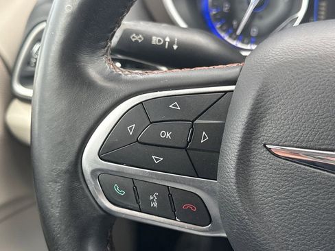 Used 2017 Chrysler Pacifica Touring-L w/ Tire & Wheel Group FWD image 26