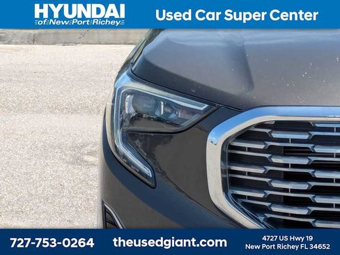 Used 2020 GMC Terrain Denali w/ Denali Premium Package FWD image 9
