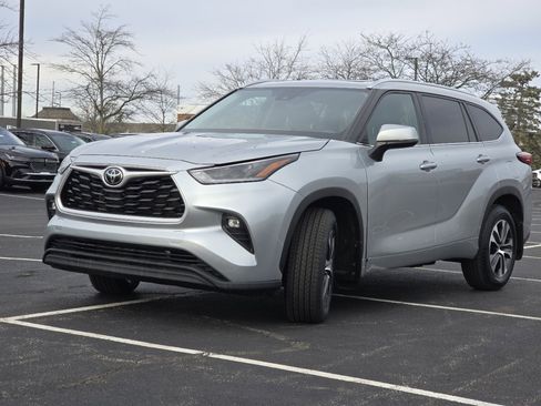 Used 2021 Toyota Highlander XLE image 15