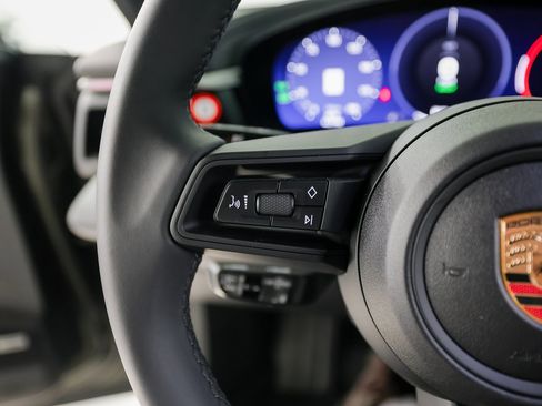 New 2025 Porsche Macan Electric image 17