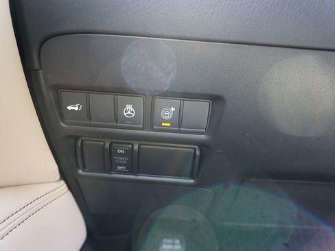 Used 2024 Nissan Armada Platinum w/ Captain's Chairs Package image 5