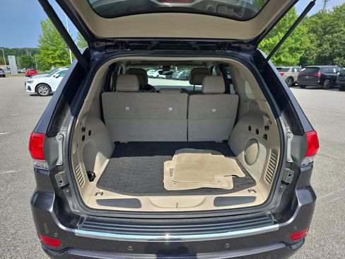Used 2017 Jeep Grand Cherokee Overland AWD/4WD image 12